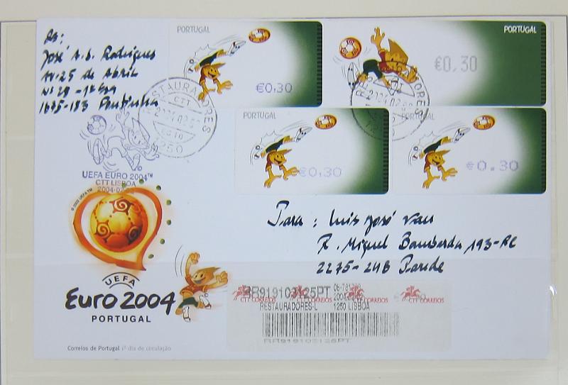 0265 (118).jpg -     Lote:    265      Colecção Especializada - Etiquetas      Lotes Especiais       Descrição:      1981/2010 &mdash; Etiquetas.   Coleção composta por 12 álbuns com etiquetas desde percursoras e Framas até 2010, com provas, erros, FDC's, etiquetas novas e usadas, sobrescritos circulados, variedades de impressão e papéis. Importante estudo. Lote a ver.        Lote ETQ       Valor Base:     &euro; 3000,00     Valor Venda:     &euro;      